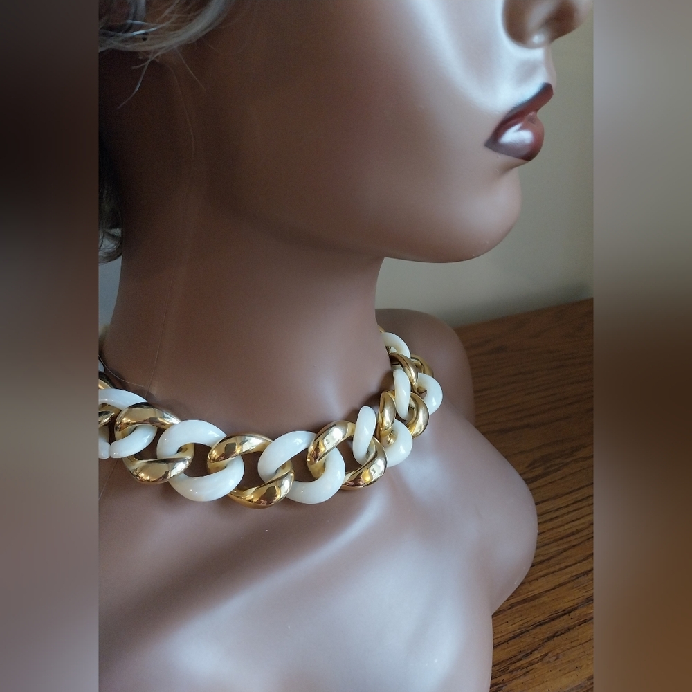 Chic Gold and White Link Necklace - Picture 2 of 12